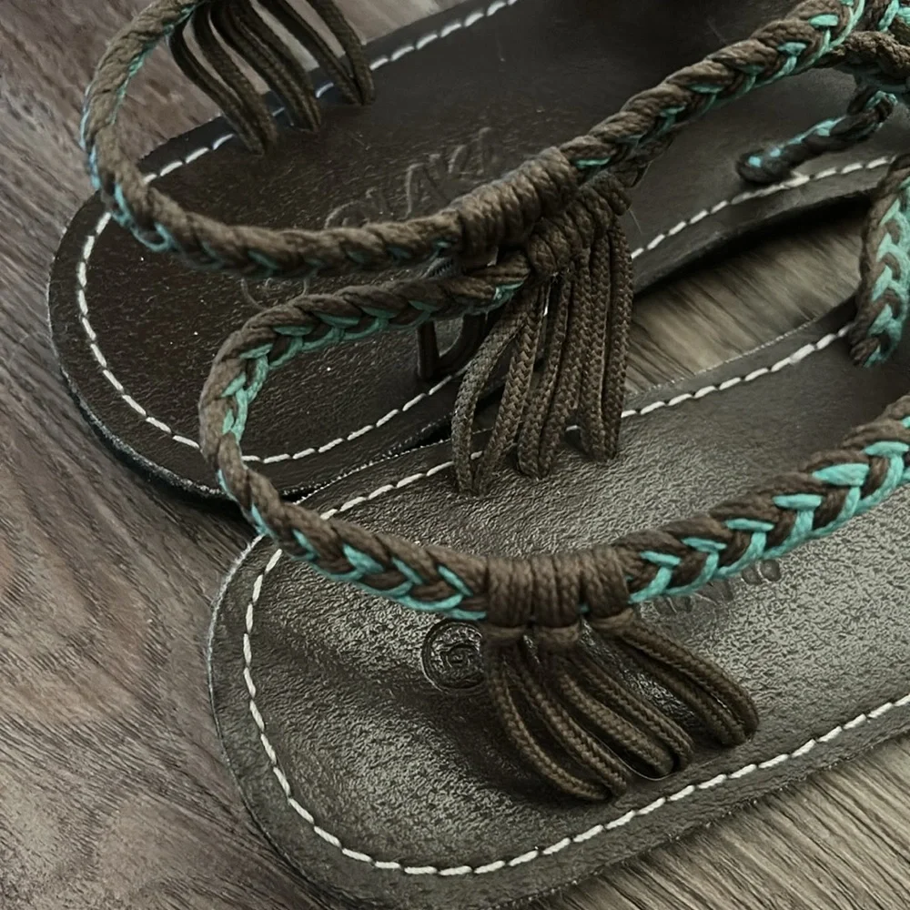 Plaka Braided Women's Sandals - Picture 4 of 4